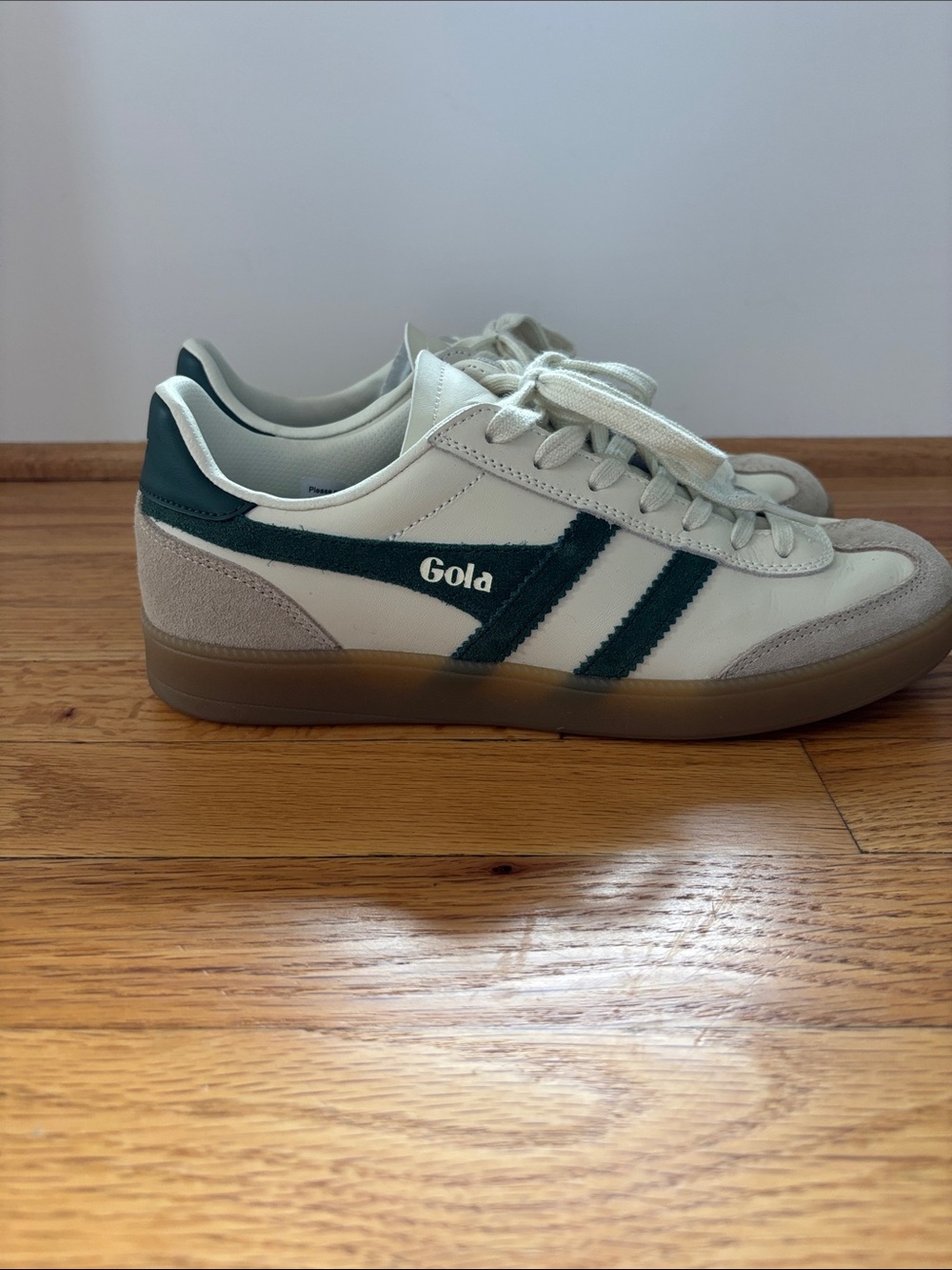 Gola women’s White and Dark Green Retro Trainer